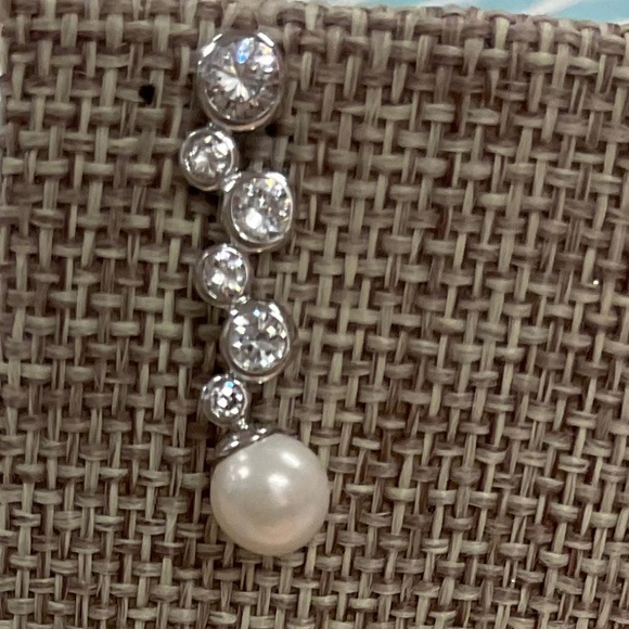 Sterling Silver Pearl & Crystal Pendant - Picture 1 of 5
